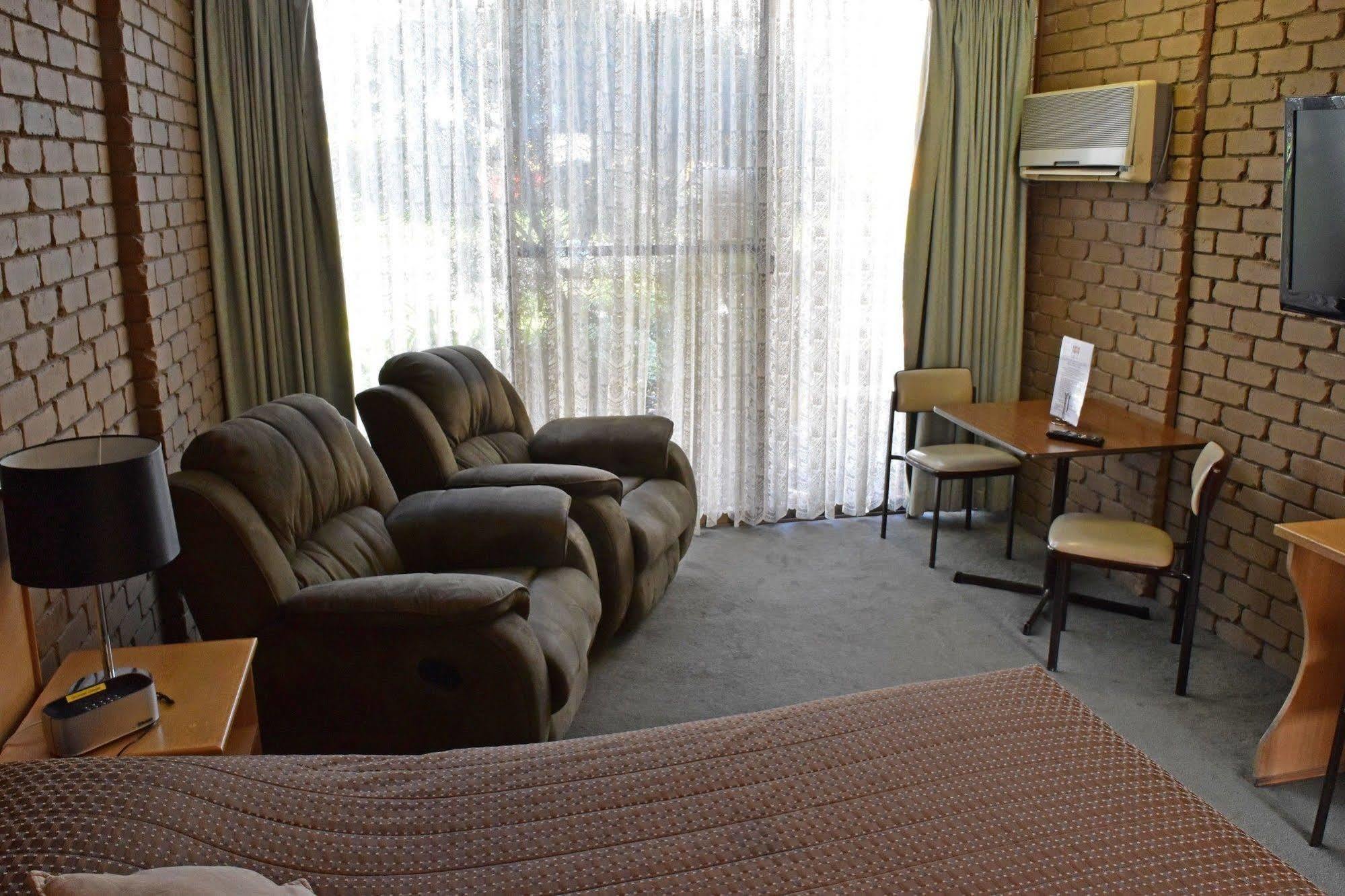 The Black Bull Motel トララルゴン エクステリア 写真