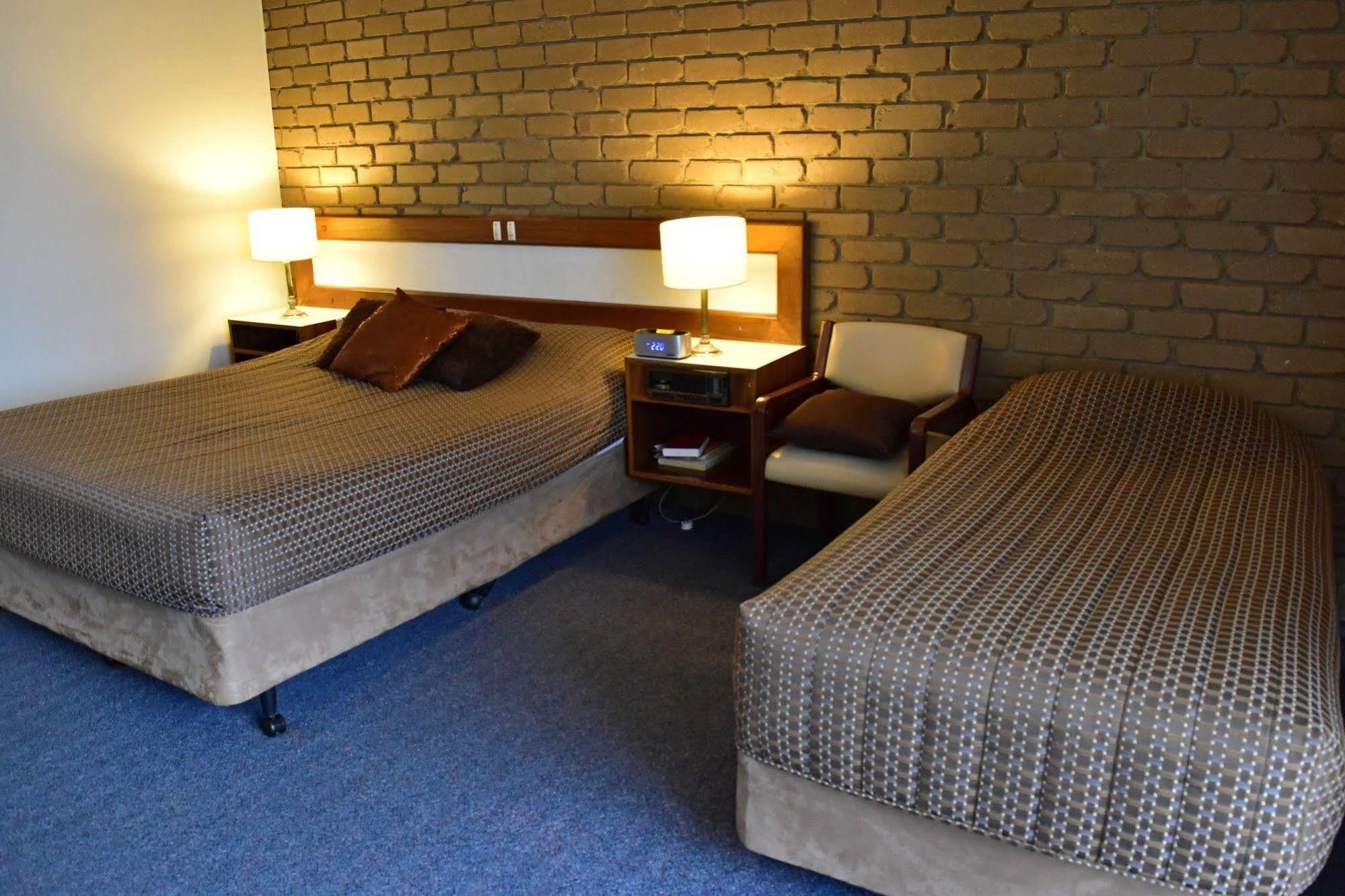 The Black Bull Motel トララルゴン エクステリア 写真